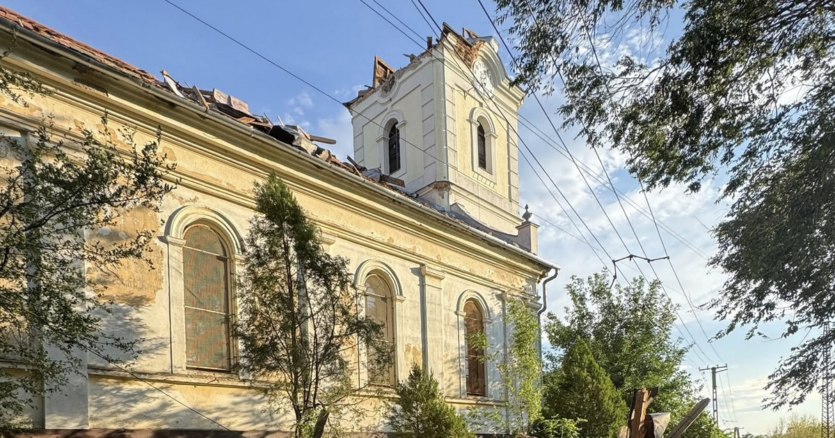 Semmit nem kímélt a vihar, a templom tornyát is lekapta az orkánerejű szél