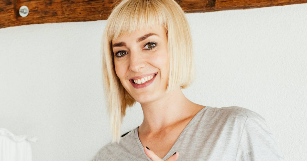 A 2014-es X-Faktor szőke énekesnőjét fekete hajjal képtelenség felismerni: mintha más emberré vált volna