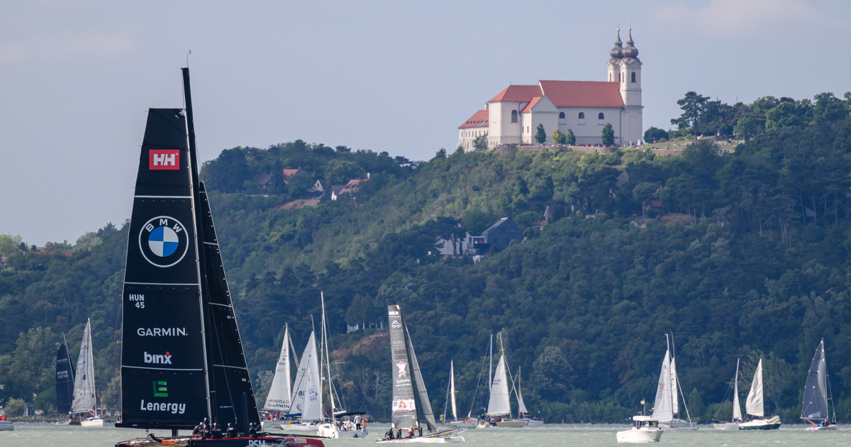 A Balatont ilyen gyönyörűnek csak most láthatod - Így néz ki az idei Kékszalag rajtja