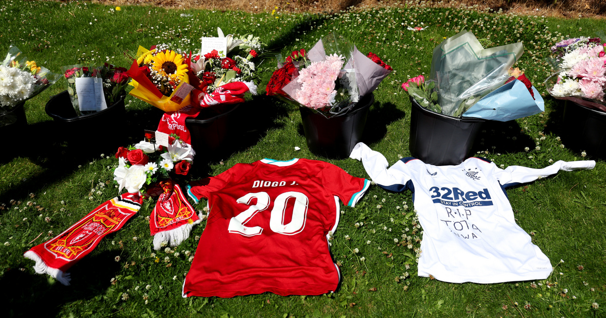 A Liverpool magyar játékosai is lerótták kegyeletüket Diogo Jota előtt