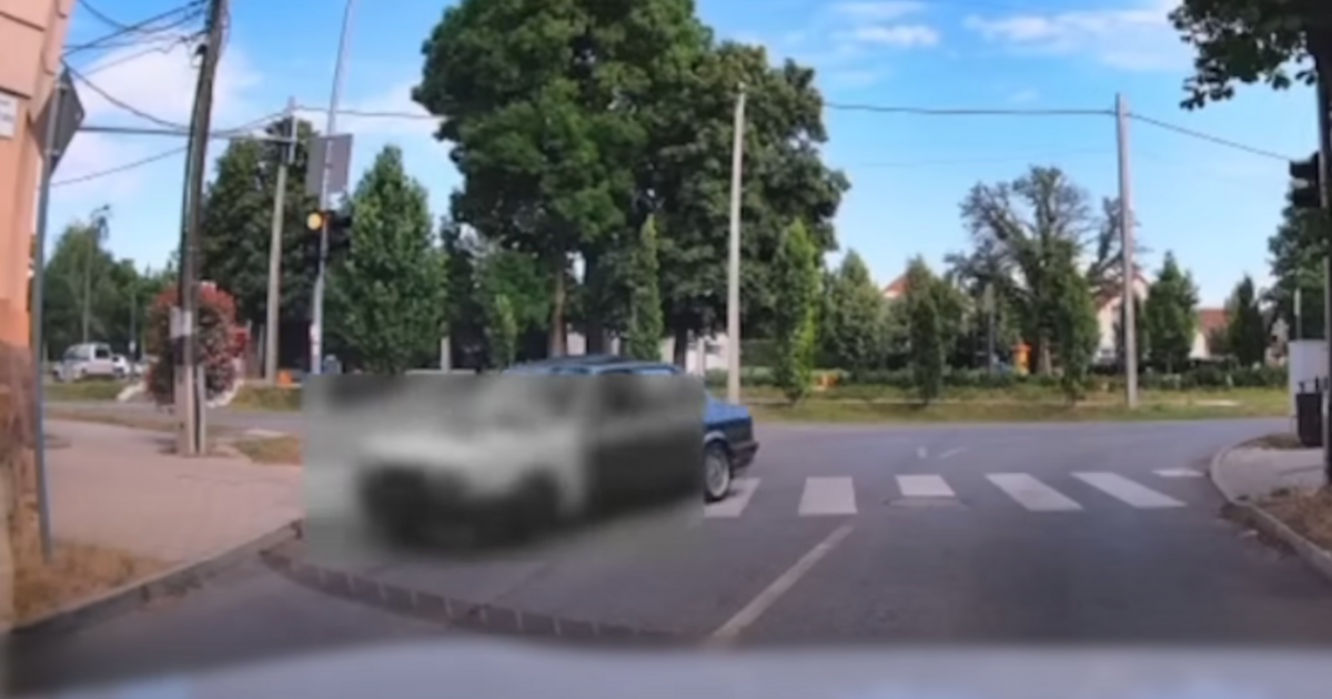 Driftelő BMW-s hozta a frászt a pirosnál várakozó sofőrre