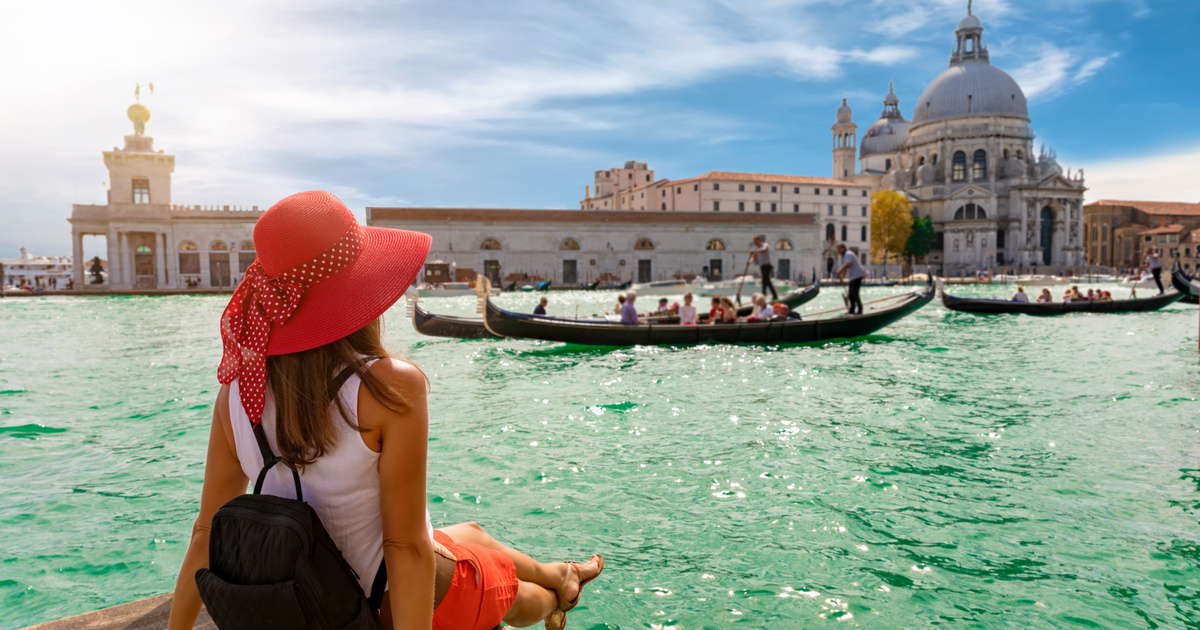 Frászt kapnak ettől a gyakori szokástól az olaszok: bődületes turistabakinak tartják