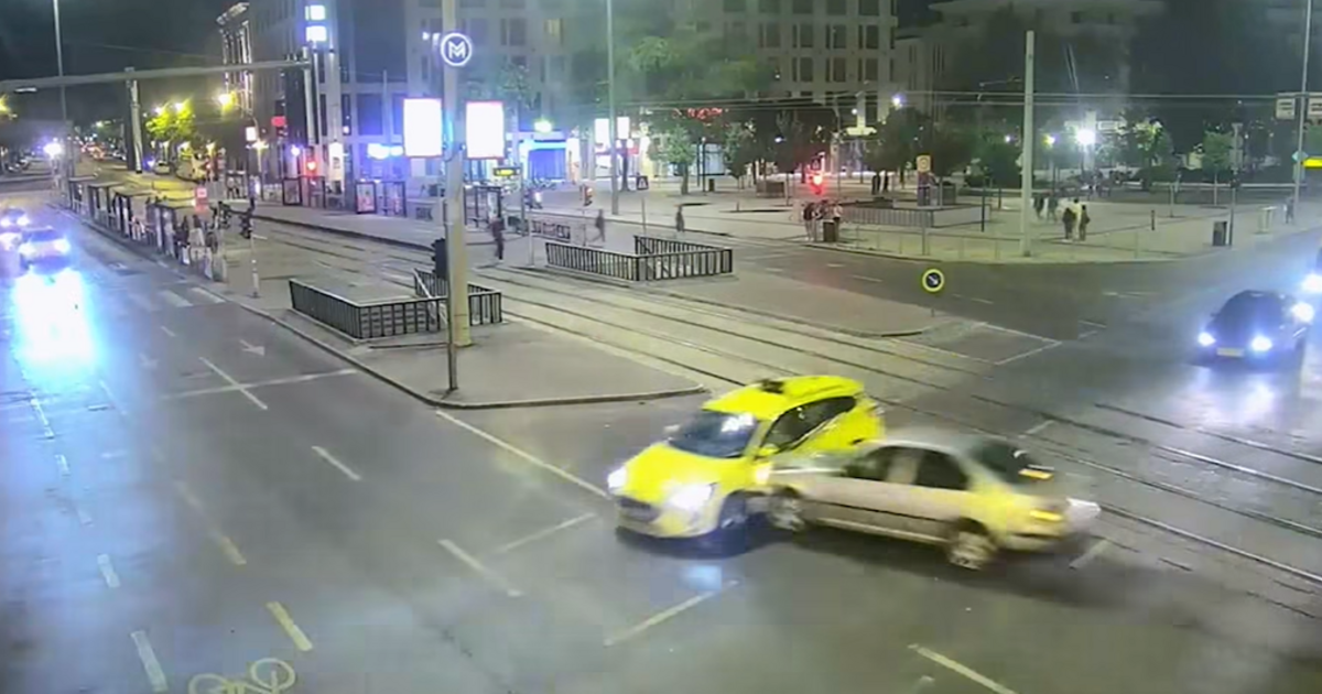 Ámokfutásba kezdett egy autós Budapesten, óriási sebességgel csattant bele egy taxisba