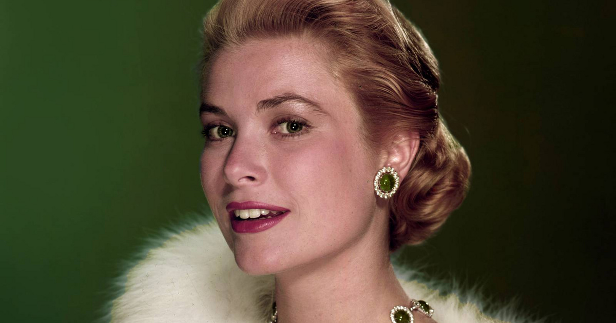 Grace Kelly 27 éves unokája meseszép volt a monacói bálon: az estélyivel a színésznőt másolta