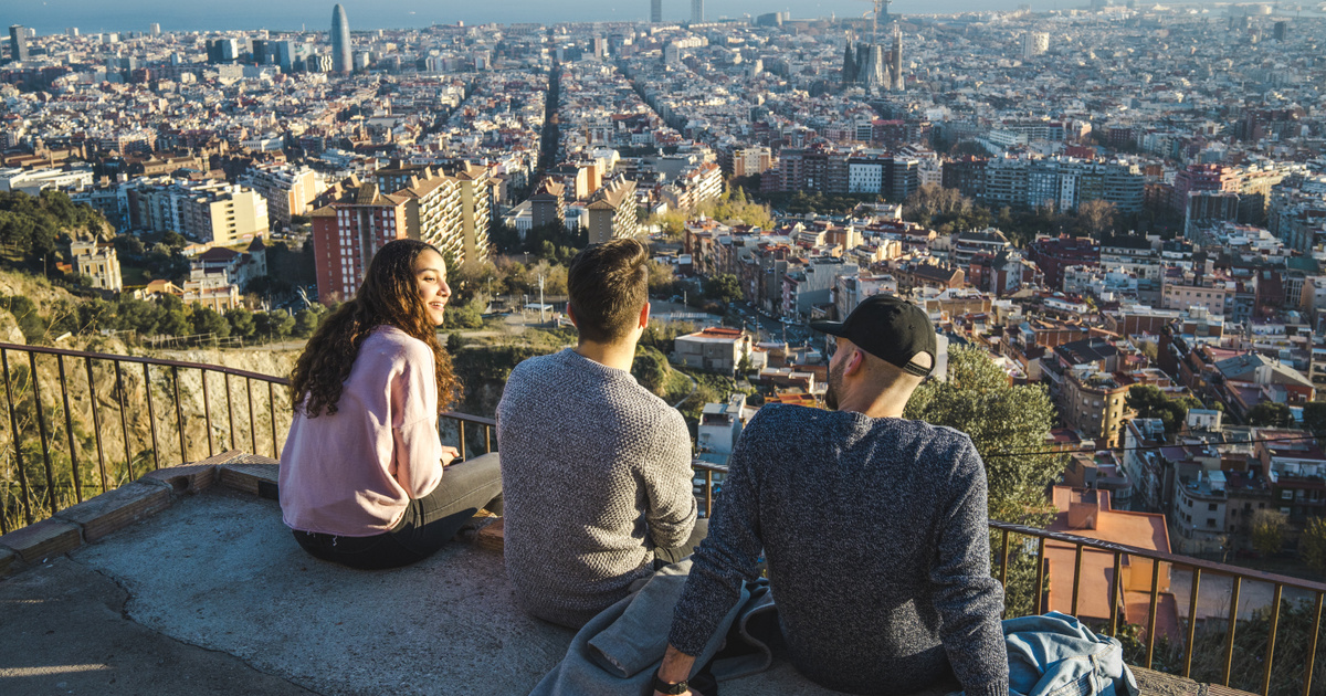 Egyre több fiatal magyar turista csinálja ezt: meglepő, miket látnak így a nyaralás alatt