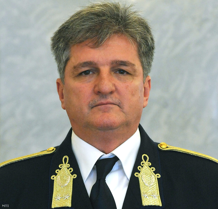 Tasnádi László rendőr dandártábornok a Belügyminisztérium miniszteri kabinetfőnöke, miután Áder János köztársasági elnök március 15-i hatállyal vezérőrnaggyá léptette elő a Sándor-palotában 2013. március 13-án.