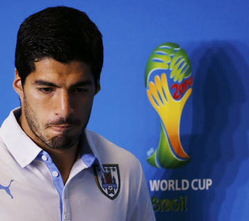 A FIFA pontosan olyan sportszerűtlen mint Suarez