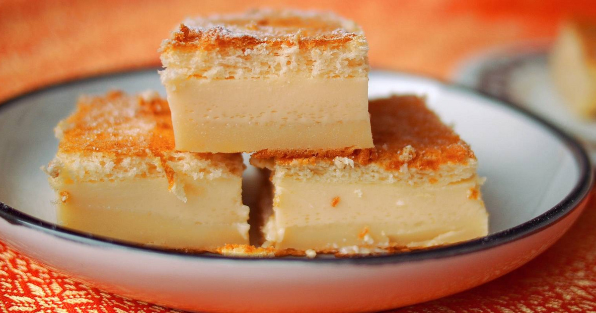 Így készül a mennyei intelligens krémes: a kevert tészta rétegei a sütőben válnak szét