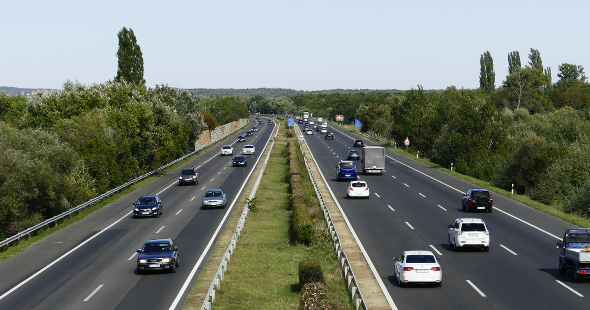 Döbbenetes, mit szállítottak egy utánfutón az M7-esen: videó készült az esetről