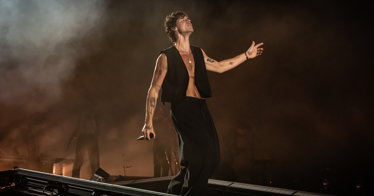 A teliholdat is leénekelte az égről Shawn Mendes a Sziget Fesztiválon