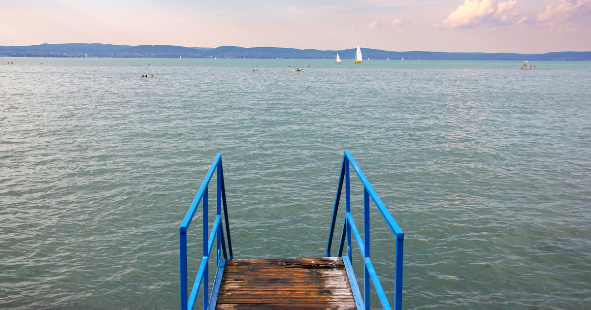 Fekáliával szennyezett víz szivárgott a Balatonba - Ezt a települést érinti