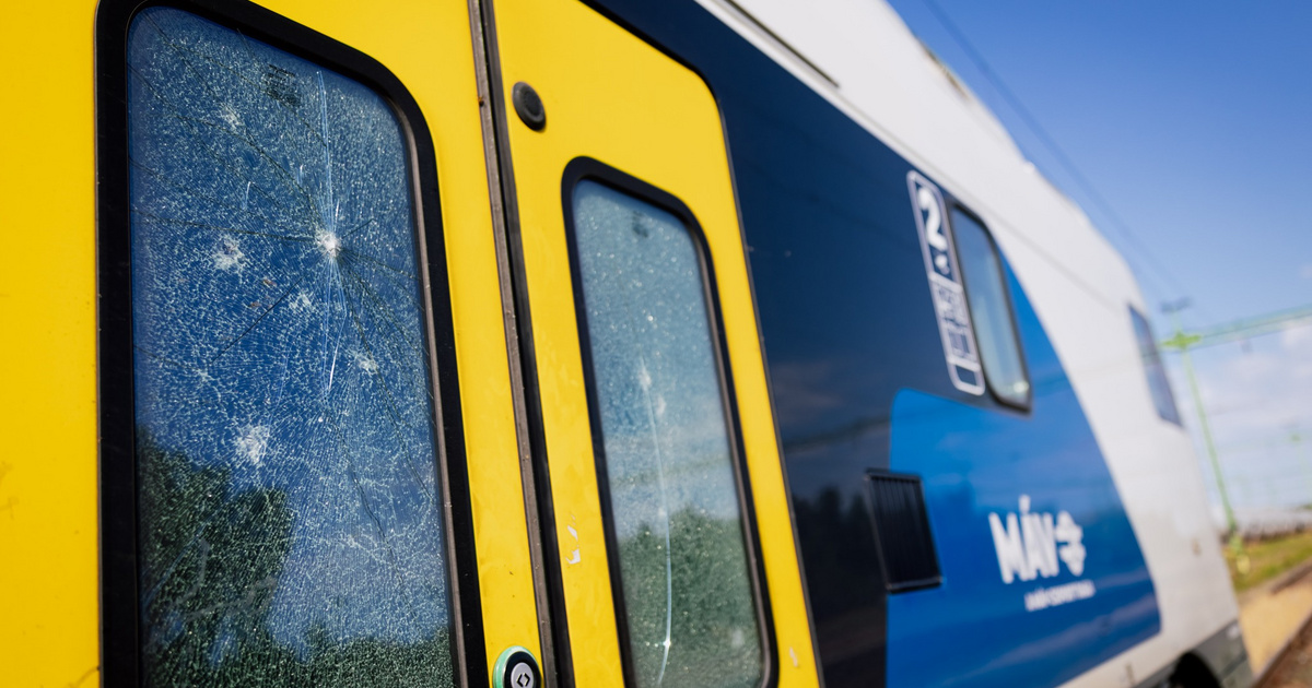 Vandál verte szét a MÁV emeletes motorvonatát, legalább 50 milliós a kár