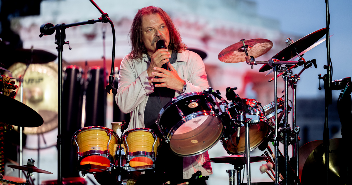 Aranylemez, amely világokat köt össze: Leslie Mandoki megható és felemelő estje Budapesten