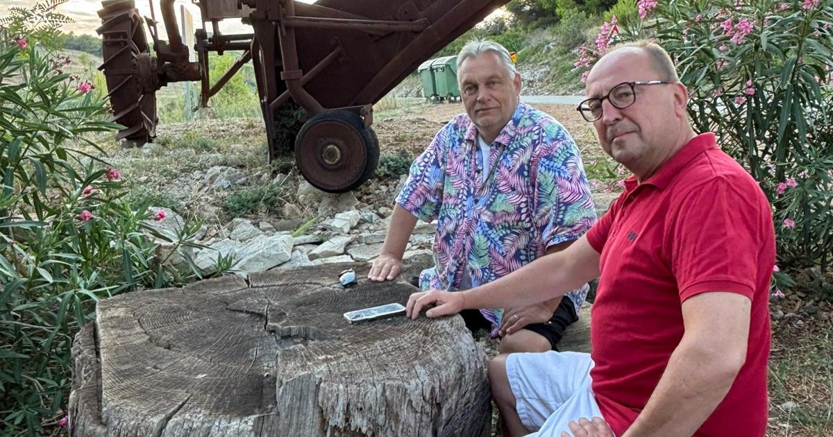 Orbán Viktor a nyaralása alatt is dolgozik, a parlament külügyi bizottságának elnöke utazott ki hozzá