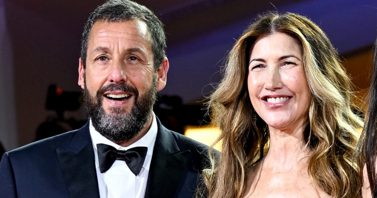 Adam Sandler gyönyörű feleségével és tinilányaival pózolt a velencei filmfesztiválon: szép családot alapított a sztár