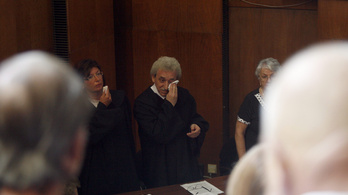 Fegyelmi eljárás indult a romagyilkosok bírája ellen