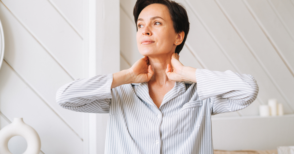 Feszesít és megemel, teljesen ingyen: az arcra és a nyakra hat ez a gyakorlatsor