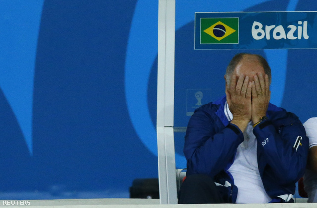 Luiz Felipe Scolari a fejét fogta meccs közben