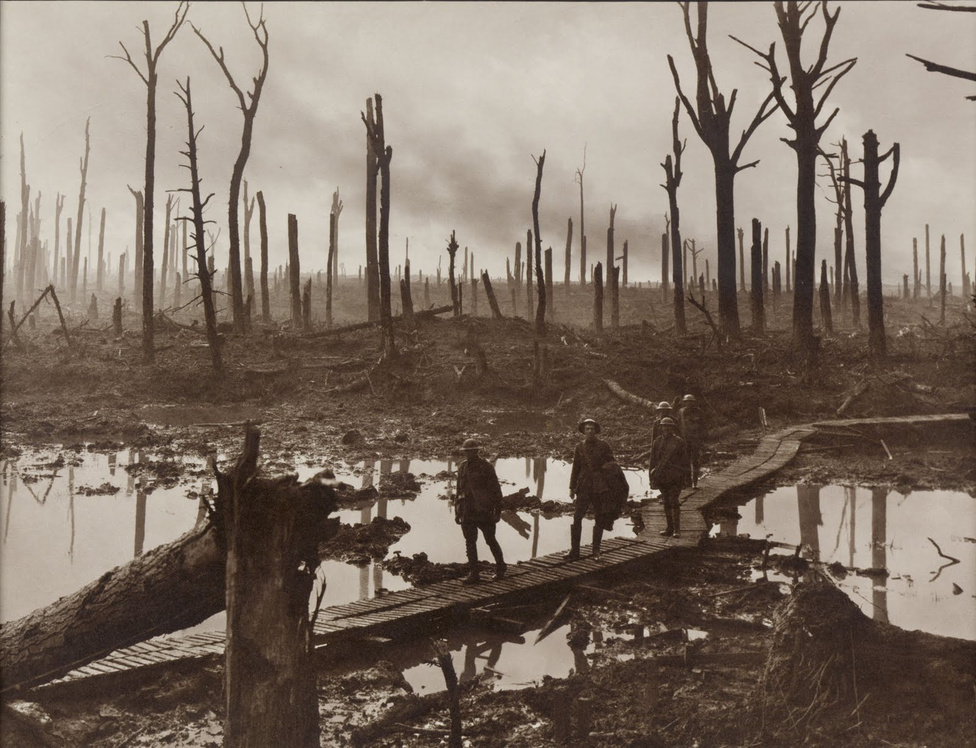 A teljesen szétágyúzott Chateau Wood-i csatamező Ypres közelében 1917-ben.