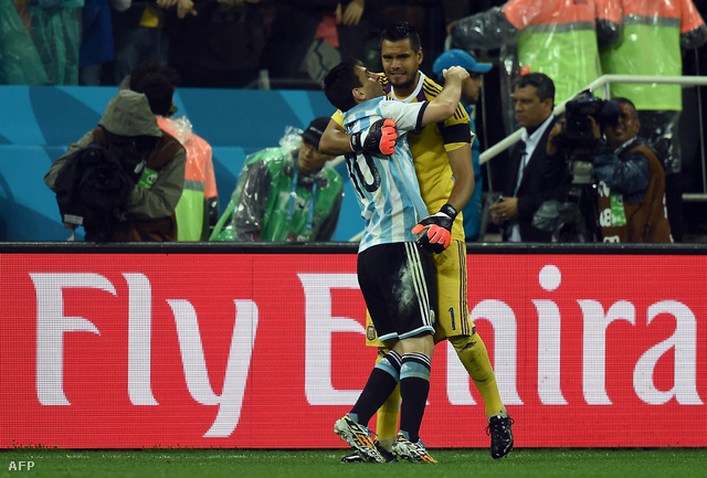 Messi és Romero összeborultak örömükben
