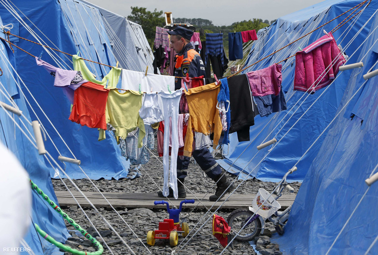 Menekülttábor Novosahtinszkben