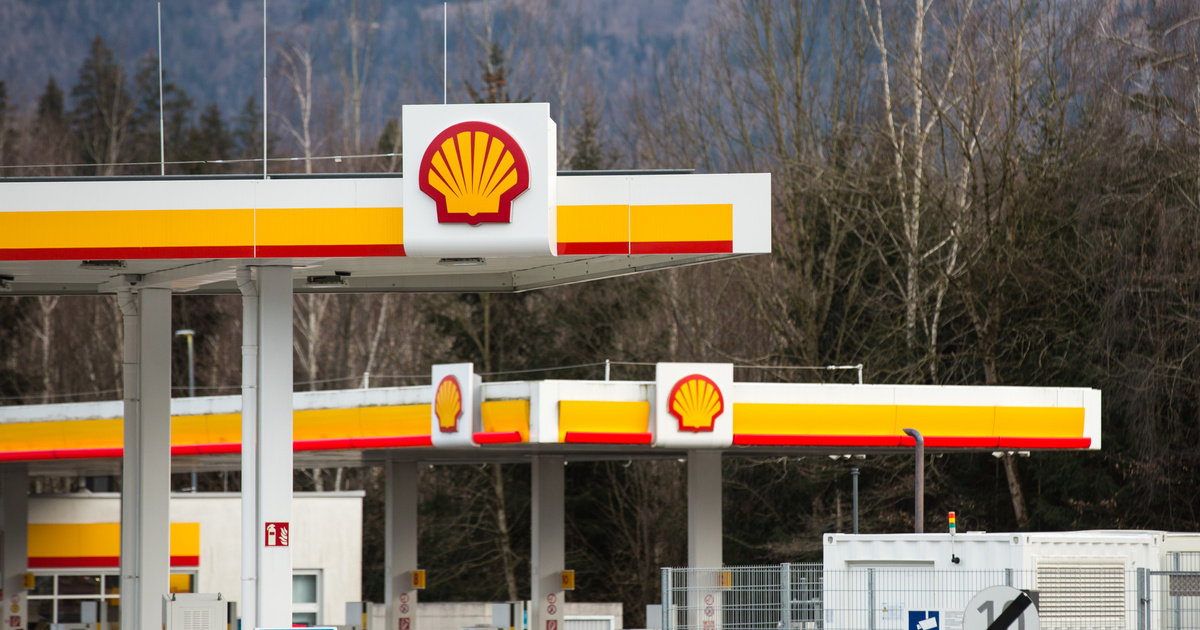 Hatalmas a felháborodás, benzin helyett vizet tankolt több autós egy benzinkúton az M7-es autópályán