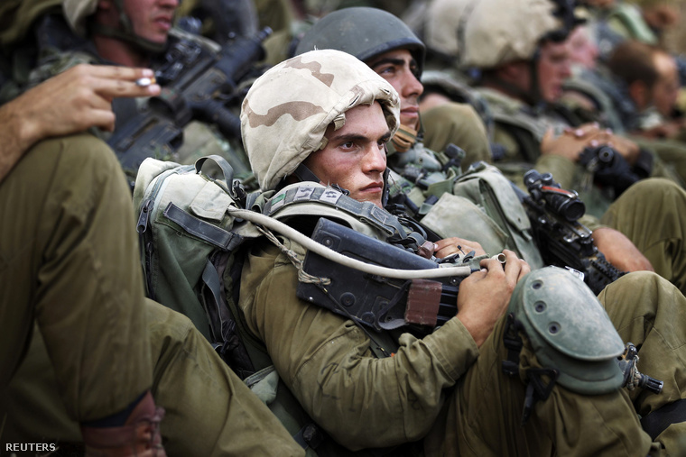 Izraeli katonák a gázai övezetben