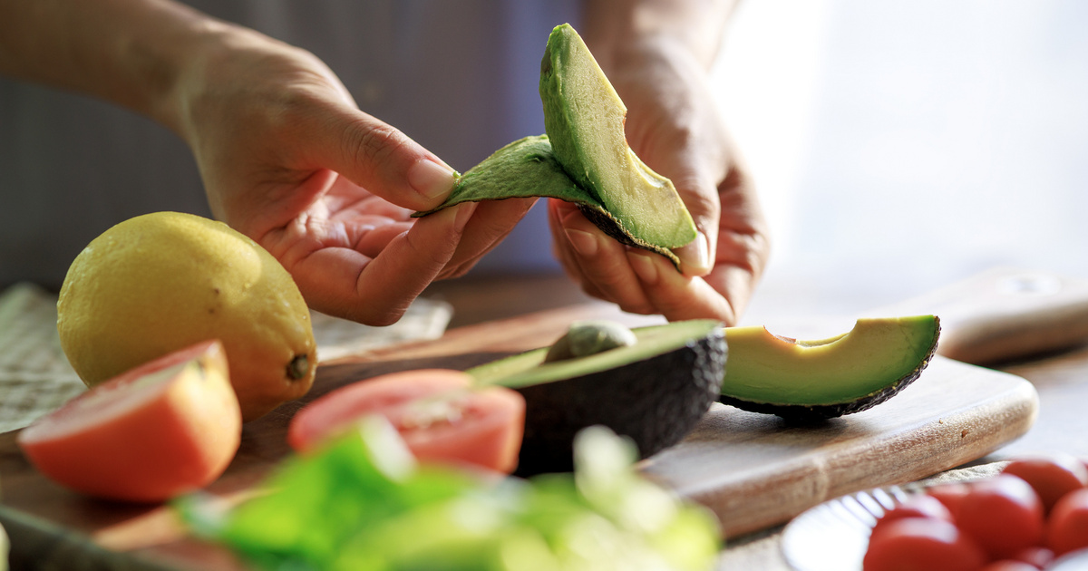 Így vedd ki az avokádót a héjából: csupán 1 mozdulat elég