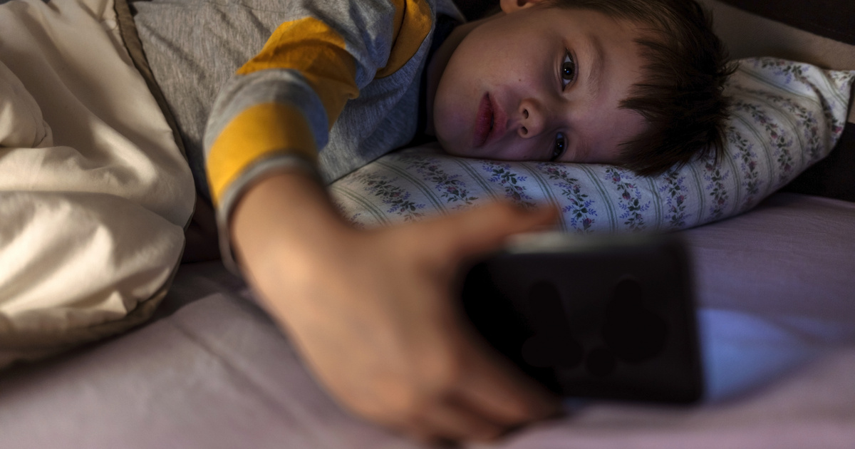 Ezért ne adj okostelefont a gyereknek! 1 perces kijózanító videó, amit neked is látnod kell