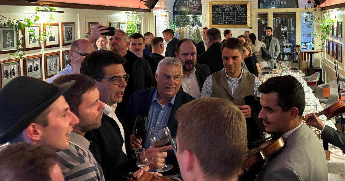 Orbán Viktor dalra fakadt, egy pohár vörösborral ünnepelte Krasznahorkai Lászlót