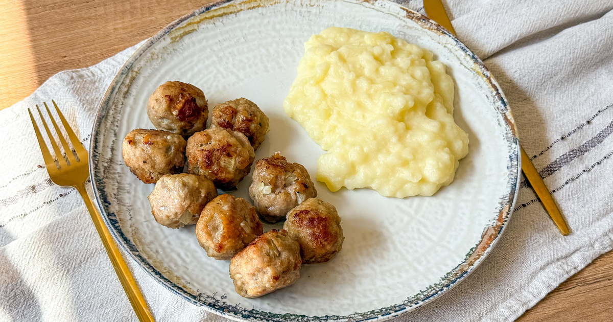 Svéd húsgolyó krémes krumplipürével: sütőben sül a fűszeres fasírt