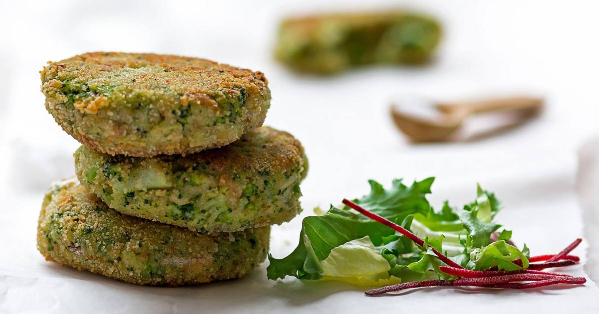 Brokkolifasírt olaj nélkül: kívül ropogós, belül krémes