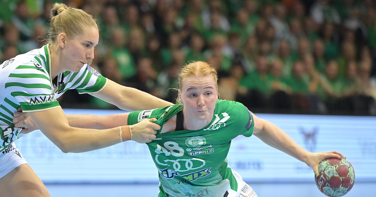 Ez már minden határon túlmegy: gyűlölködő molinókat lengettek a Ferencváros szurkolói