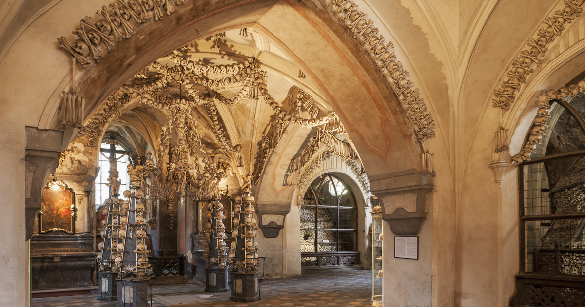 Emberi csontokból épült ez a bizarr templom - Borzongató belépni a kapuján