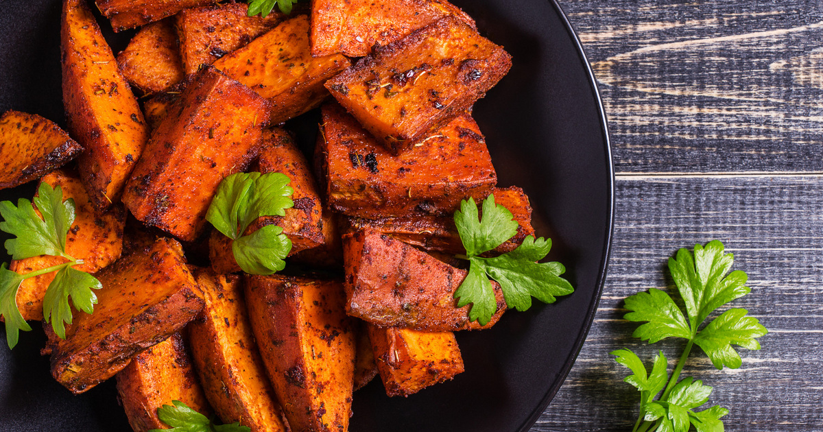 Egészséges nassolnivaló a bekuckózós őszi estékre: az édesburgonya-rajongóknak kötelező