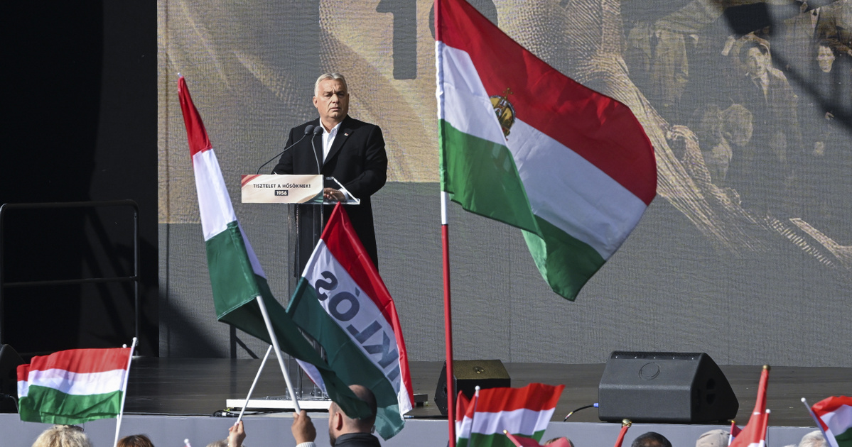 Orbán Viktor a Kossuth téren mond beszédet október 23-án