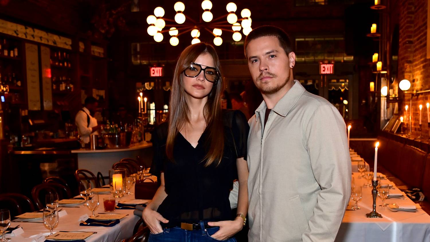 Dylan Sprouse árulta el, hogy Palvin Barbara sérült lábbal vonult a kifutón