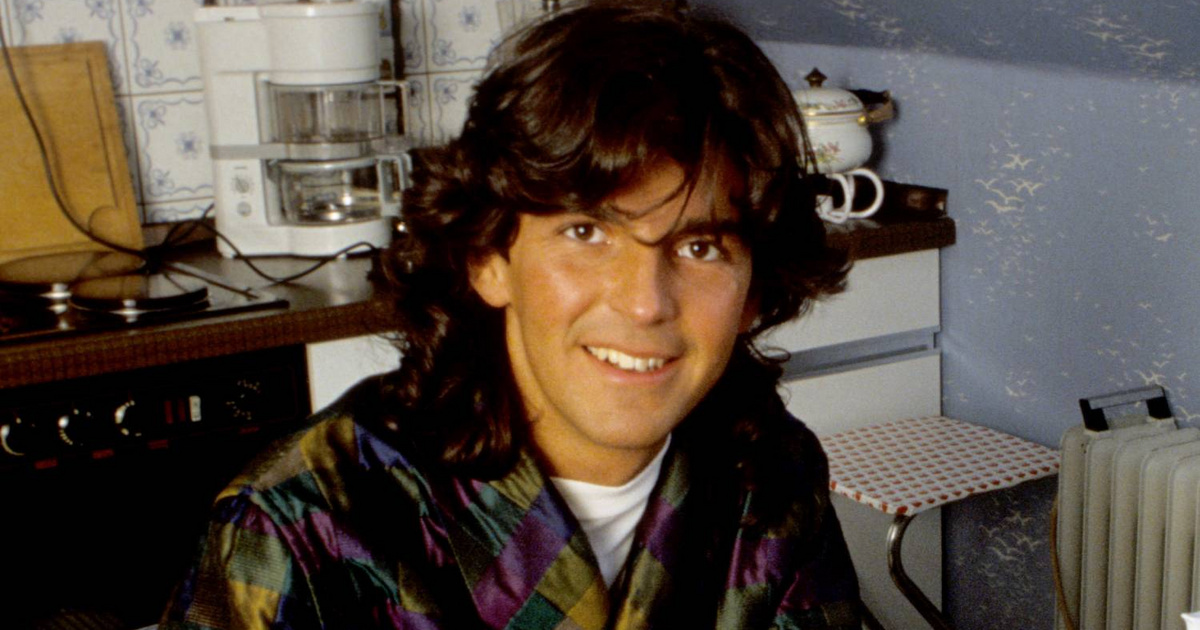 Thomas Anders 23 éves fia jóképű pasi: Alexander a Modern Talking énekesével és édesanyjával pózolt