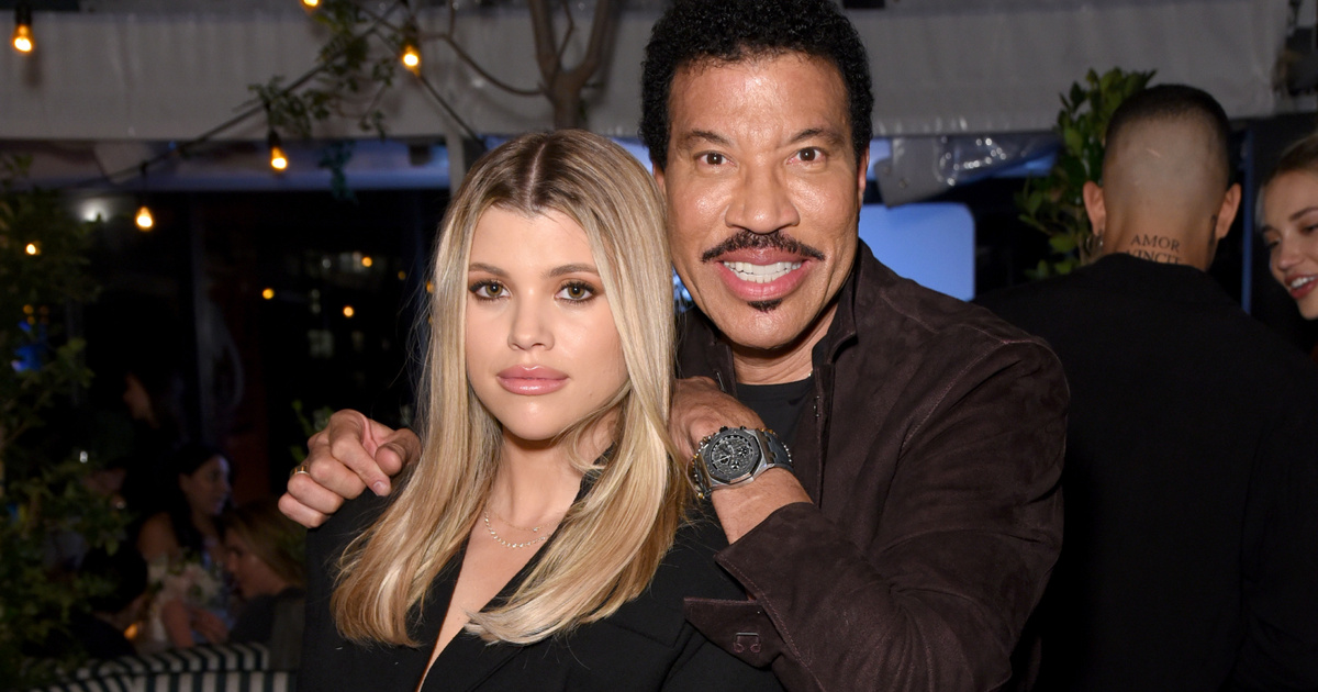 Második babáját várja Lionel Richie lánya: a szépséges Sofiának már ekkora a babapocakja