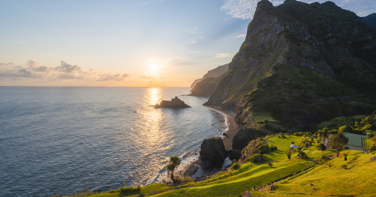 Mesébe illő táj Budapesttől 5 órányi repülésre: elvarázsol ez a videó