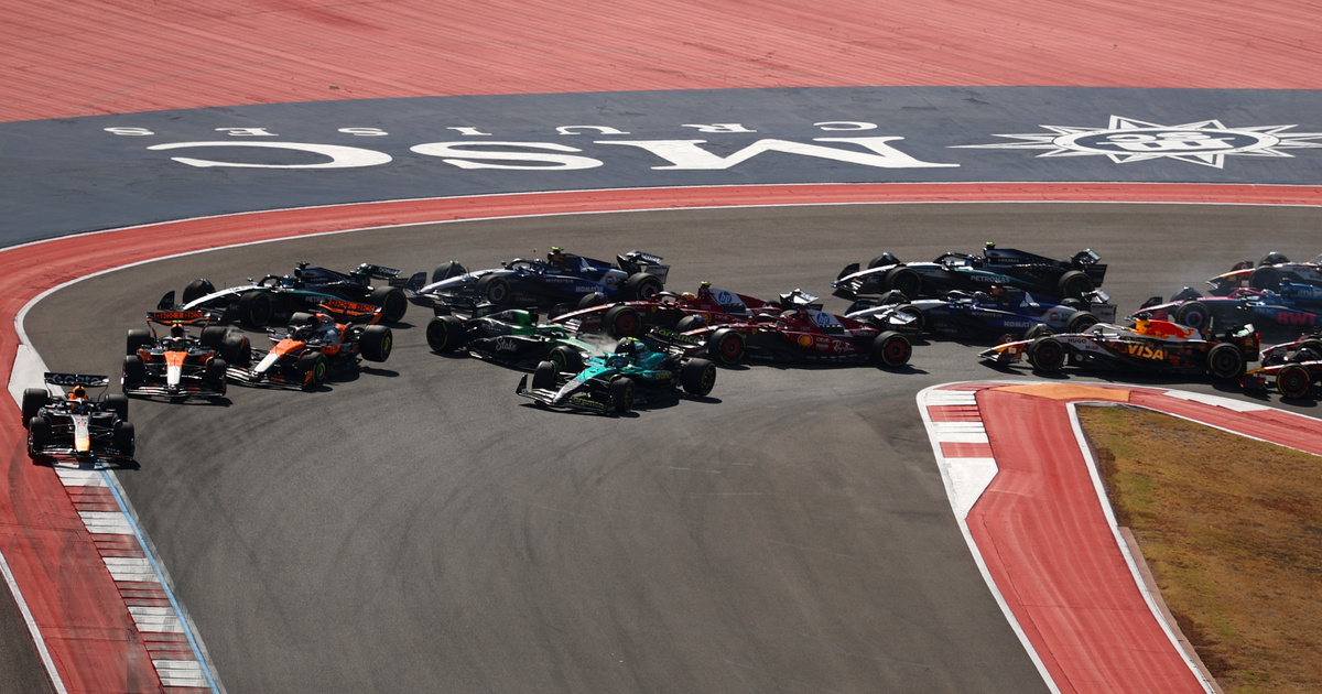 Ütközött a két McLaren, Verstappen nyerte a sprintfutamot Austinban