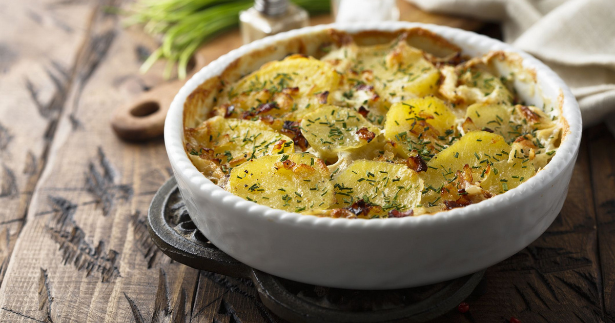 Így készül a tepsis karaj szatmáriasan: a füstölt szalonna teszi különlegessé