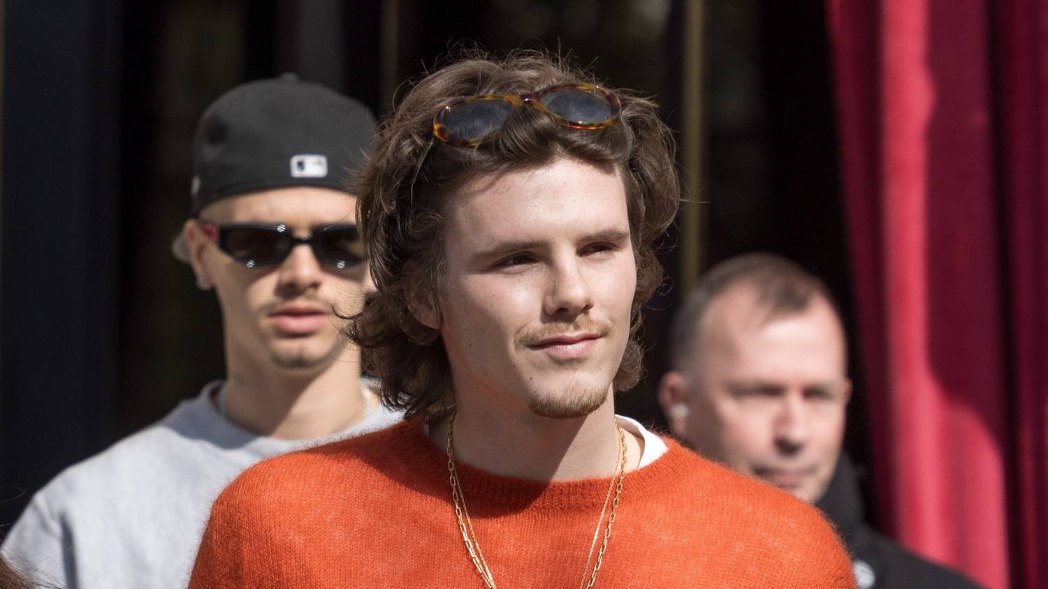 Az anyukája tehetségét örökölte? Cruz Beckham pop-up koncerten adta elő saját dalait