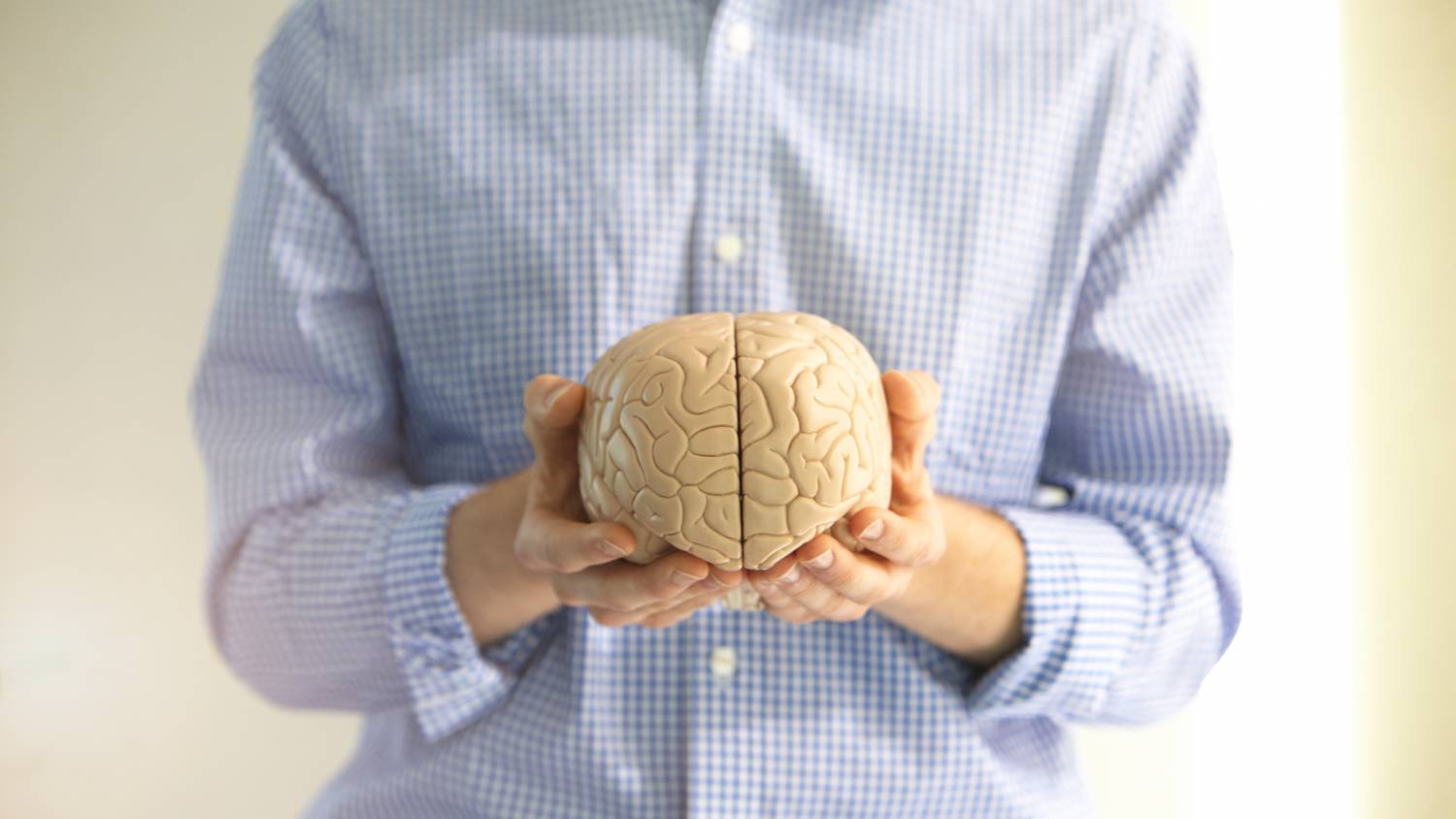 Ez a mindennapi szokás alattomosan árt az agynak: rosszabb lehet, mint a stressz