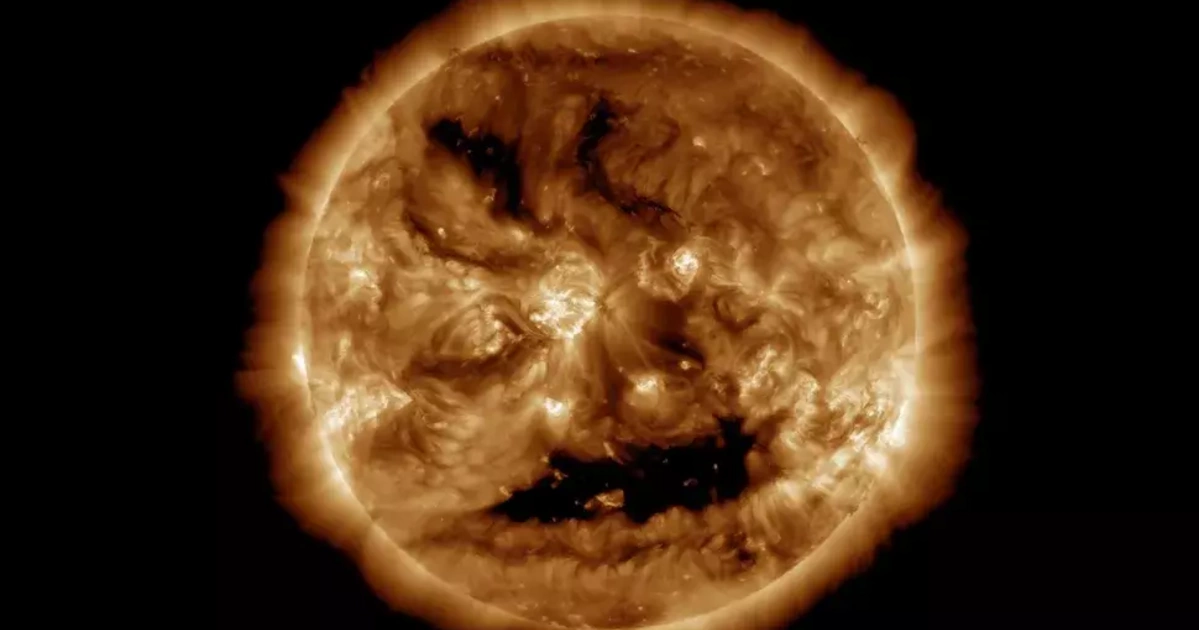 A NASA lefotózta a Földet pásztázó kísérteties kozmikus arcot