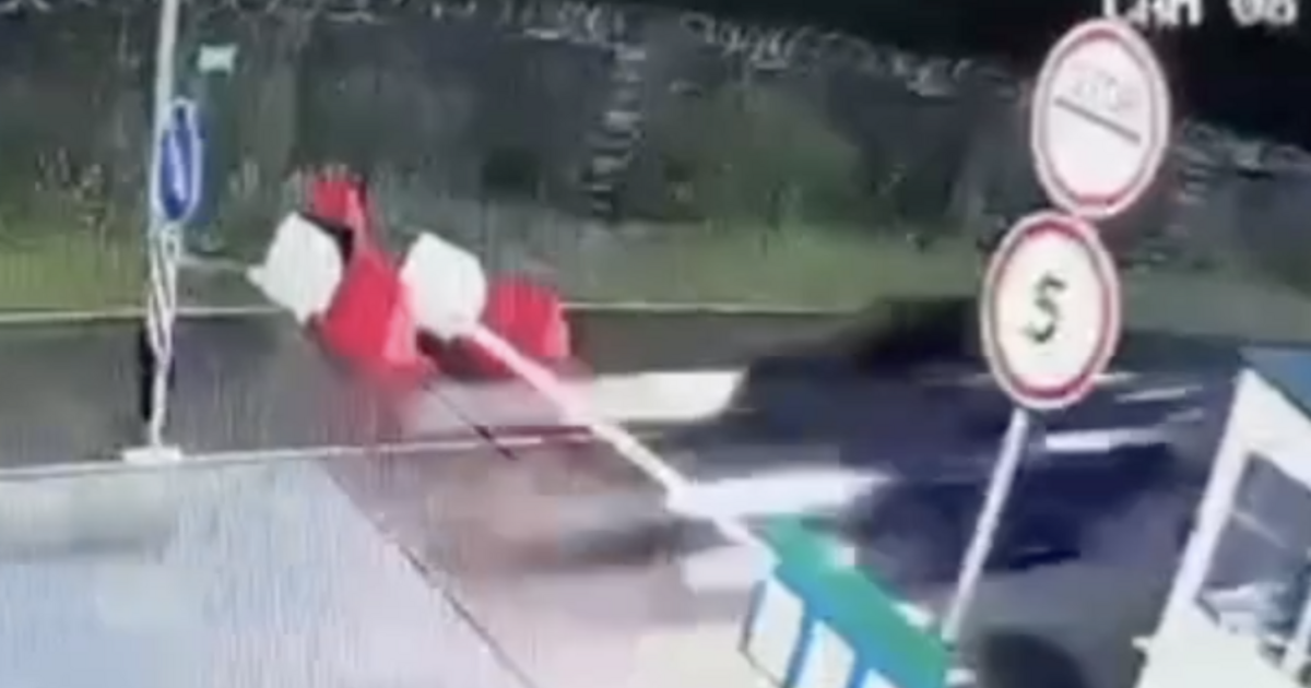 Index – Belföld – A határsorompót áttörve menekült Magyarországra egy beregszászi ügyvéd