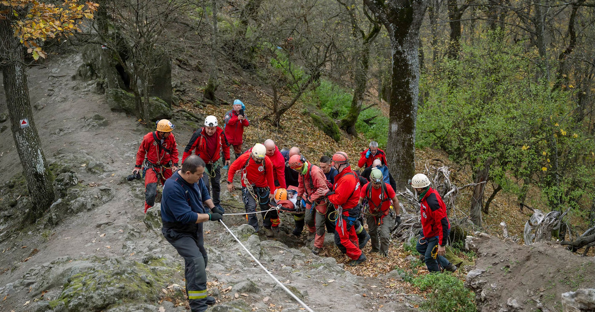 Index – Belföld – Mentőakció a Dunakanyarban, 24 barlangi mentő segített egy sérült, 66 éves túrázón