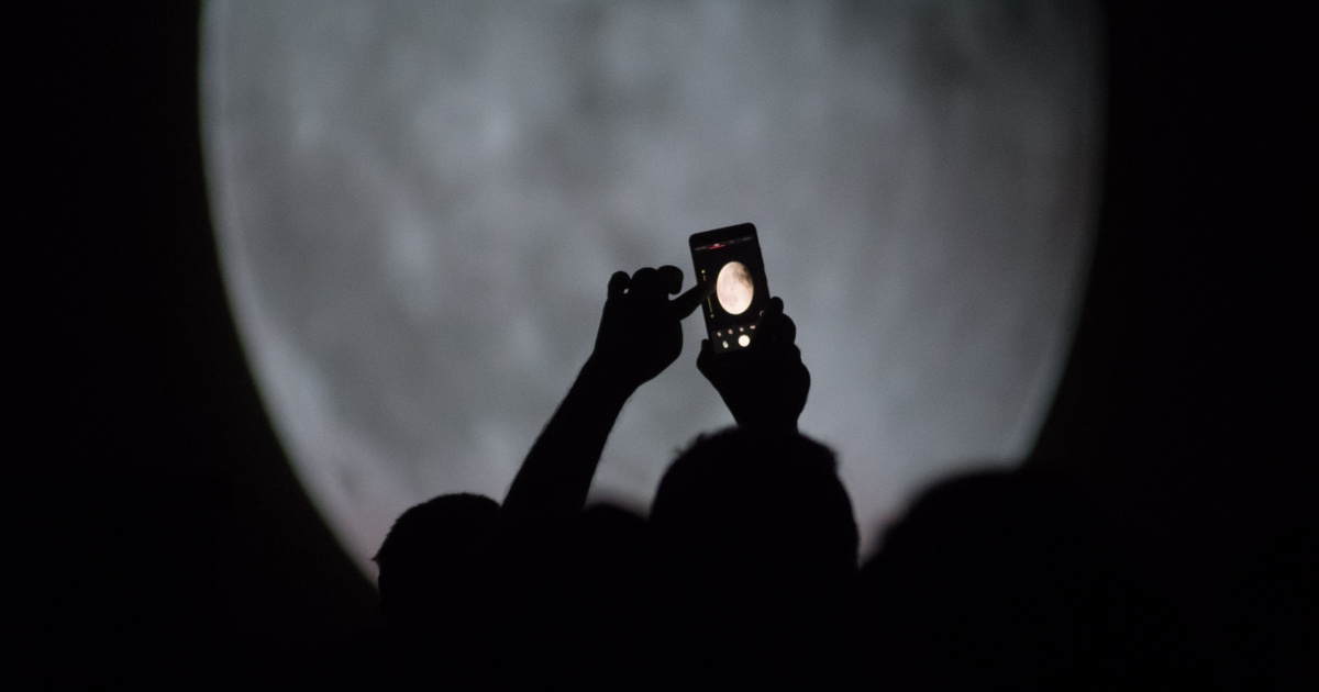 Szerdán minden szem az égre szegeződik, jön az őszi szuperhold