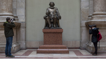 Túl közgázos volt a Marx-szobor