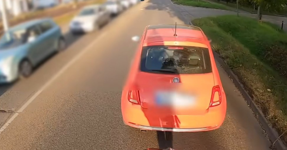 Index – Belföld – Kétszer büntetőfékezett, áthajtott a piroson, majd ledudálta a rollerest